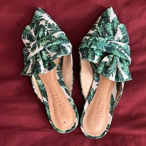 SCHUTZ Banana Leaf Tropical Hawaiian Print Mules Slides Slip Ons Size 7B